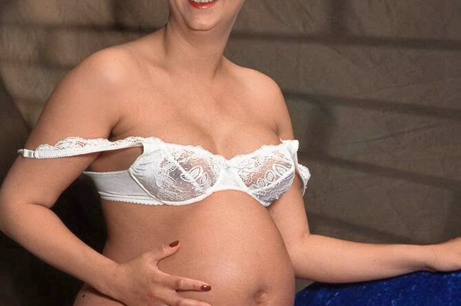 schwanger privat nackt 43 Kurz vor dem schönsten Moment im Leben, der Entbindung.